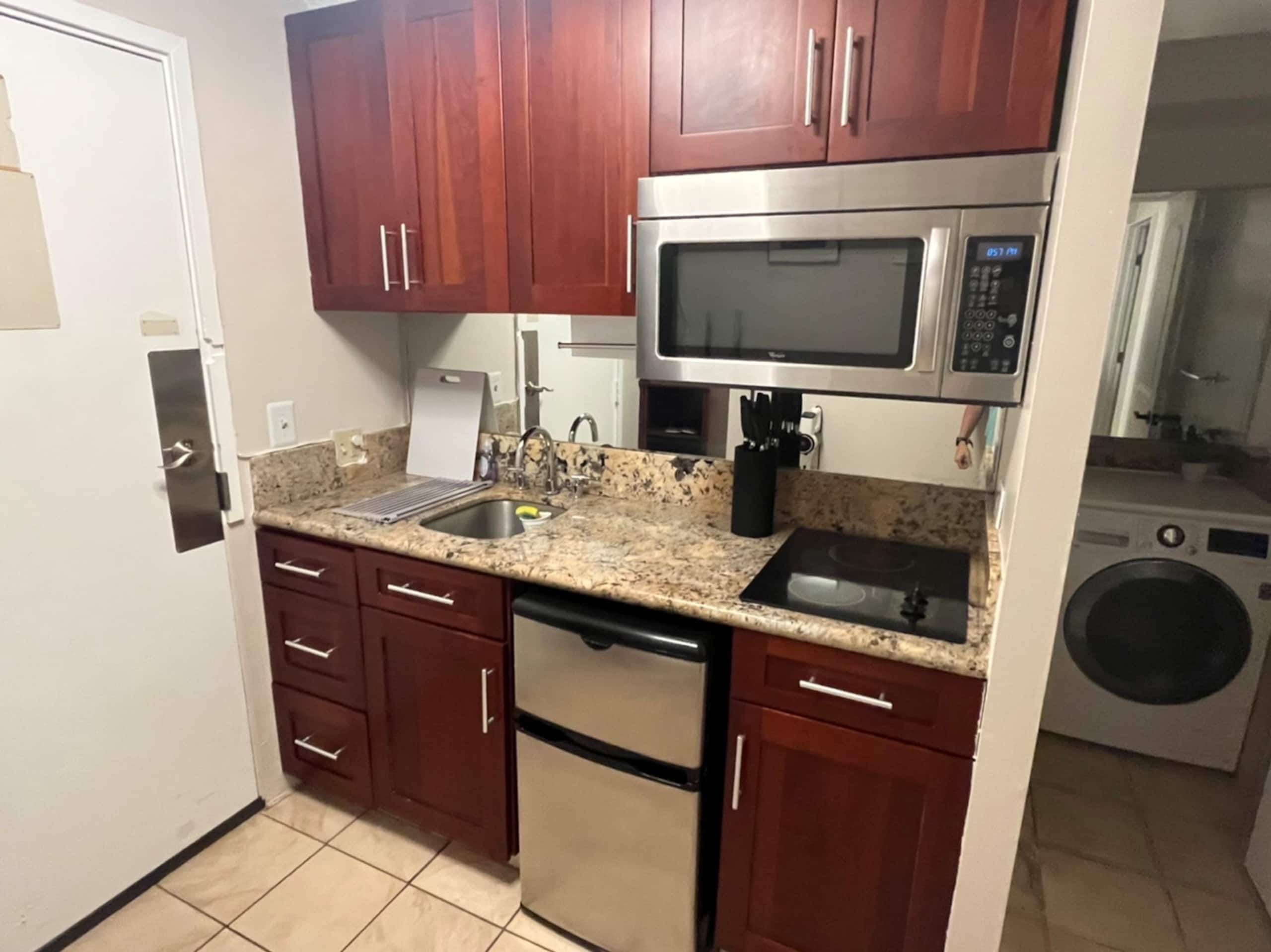 Condo in Honolulu · ★4.5 · 1 bedroom · 2 beds · 1 private bath - Image 2
