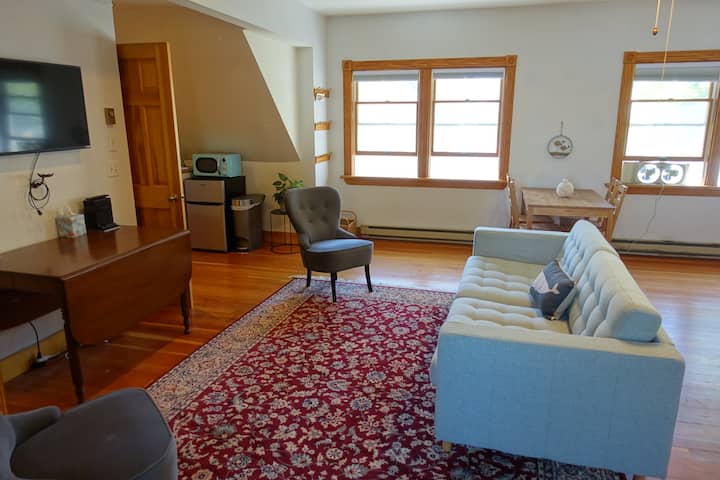 Bright, Open Two Bedroom Apartment In Mystic - Mystic, CT