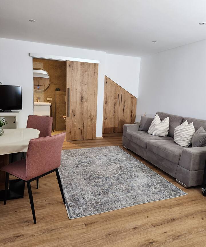 Studioapartment Mit Sonnigem Balkon - Telfs