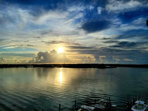 Fantastic Water Views! Pool, Jacuzzi, Gym, & Beach