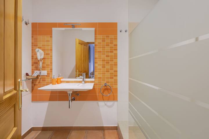 Casa Rural 16+8 Pers cerca de la playa Costa Brava gallery image 5