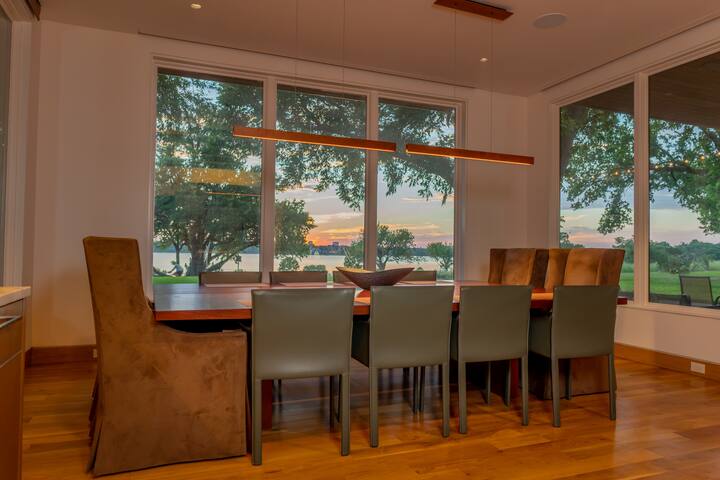 Lakeside Retreat 4BR/4BA Stunning Sunsets Sleeps 8 gallery image 5