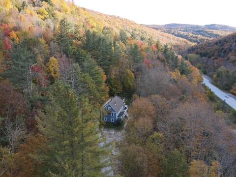 Skyeship House- 6 Bedrooms, 10 Beds, 2 Hot Tubs!