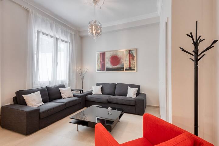 Modern 2-bedroom apt, 200m from the Acropolis ❤️