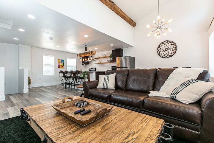 Modern Loft Overlooking Downtown - Dubuque, IA