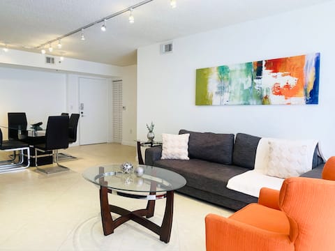 ★ 2BD/2BA GORGEOUS, POOL, GYM  | FREE PARKING/WIFI