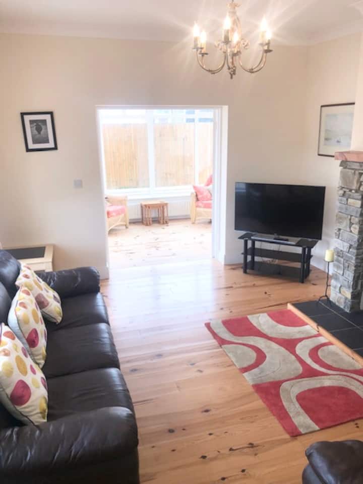 Robin Hill. 
4 Bed Villa Style House Beside Beach - Rathmullan
