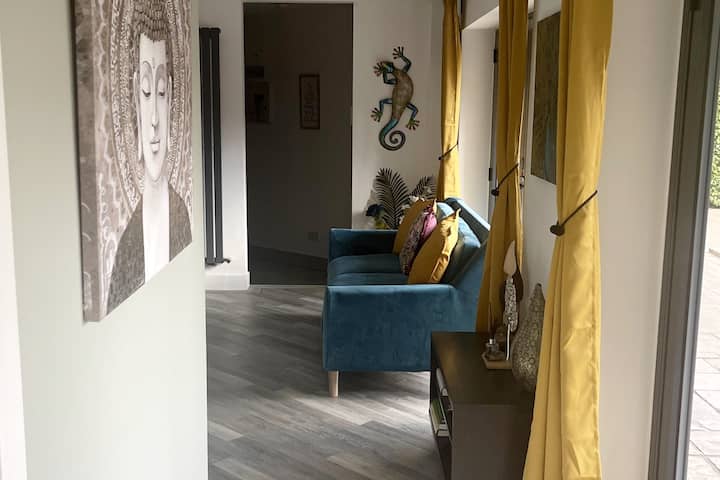 A Warm Welcoming Cosy Bungalow, 10 Mins To Windsor - Windsor Castle