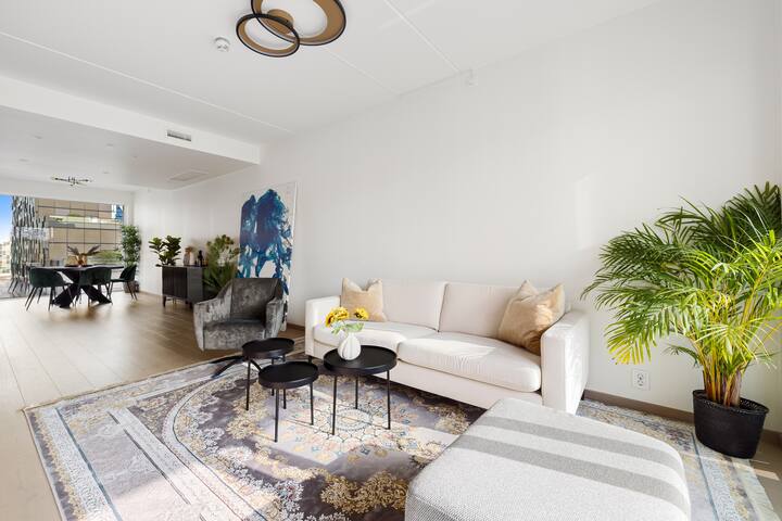 Barcode luxurious apartment, prime location gallery image 3