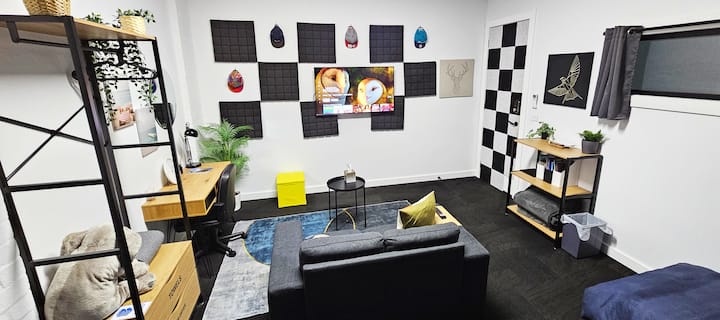 Stylish Private Studios: 1000+ 5-star Reviews! -R4 - Northland