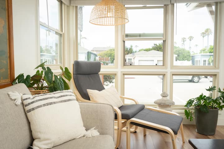Renovated Beach House • Ac • Steps To Beach - San Diego, CA