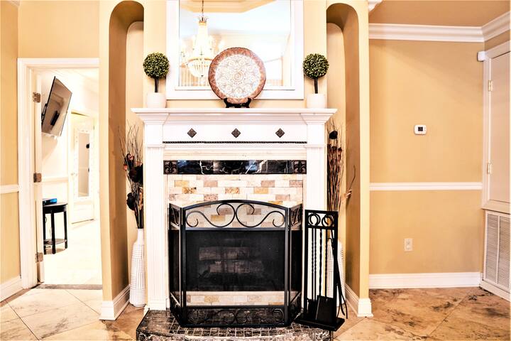 Luxurious Welcoming Vacation and Rental Home gallery image 3