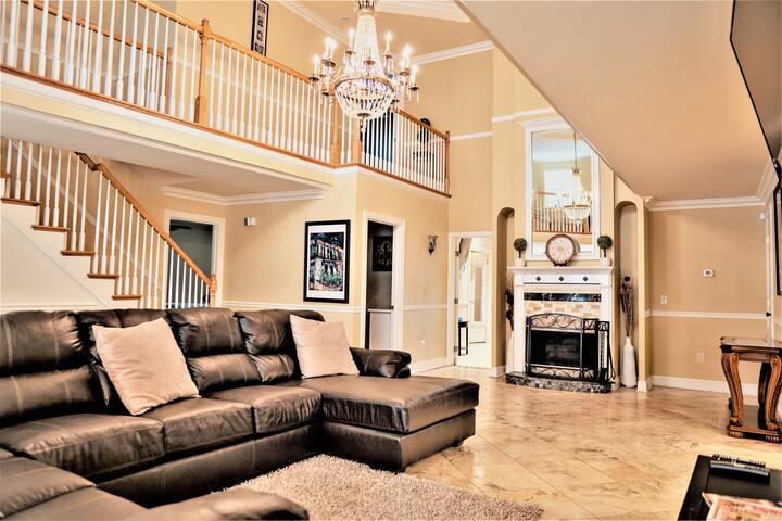 Luxurious Welcoming Vacation and Rental Home gallery image 2