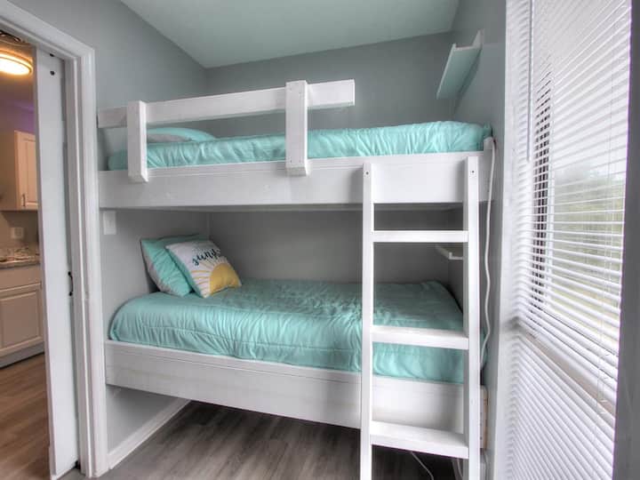 Dormitorio con literas