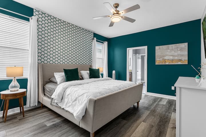 King bedroom 1st floor