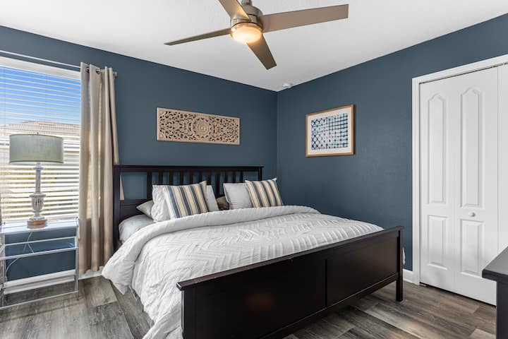 King bedroom 2nd floor