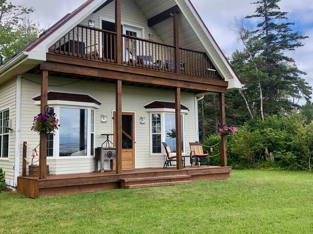 Salty Air Seaside Chalet Beachfront and Nature gallery image 5