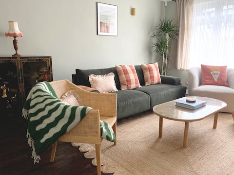Popular Airbnb listing: Family dwelling by the sea in Manston