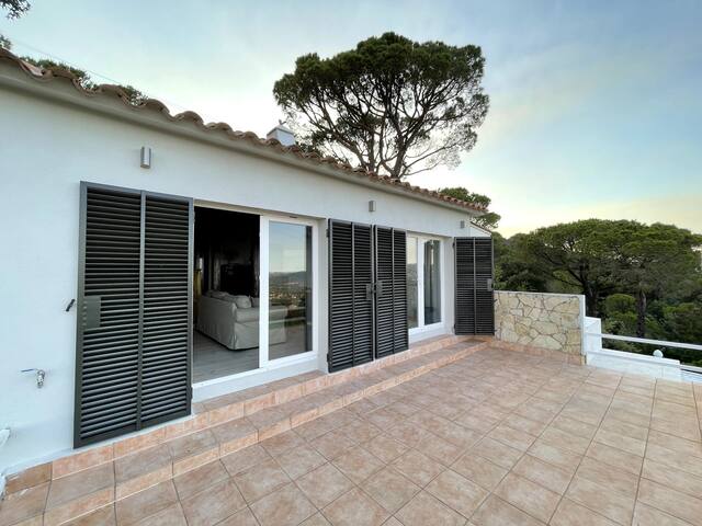 Modern 180° Sea View Villa in Pedralta, Sant Feliu gallery image 5