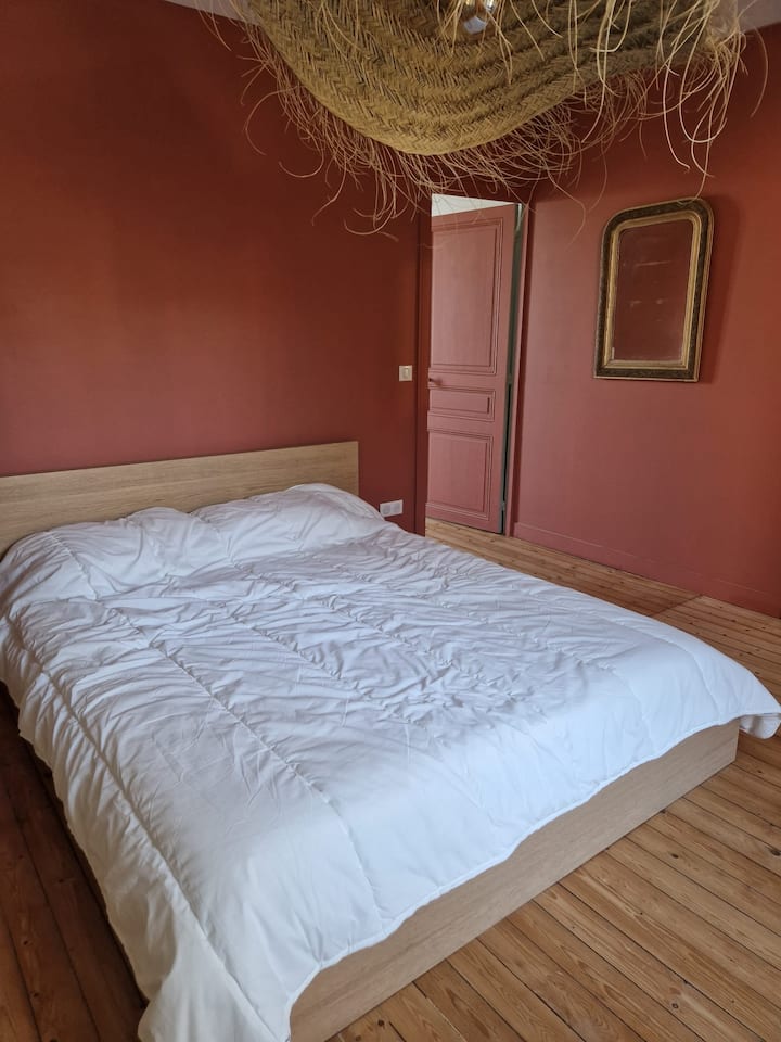 ห้องสีชมพูที่ชั้นล่าง (2)