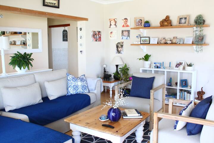 Twin Palms, panoramic ocean & mountain views gallery image 3