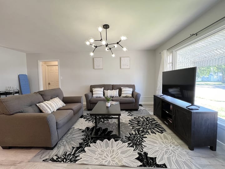 ☘️Entire Upper Unit/private Bath/downtown Bismarck - Bismarck, ND
