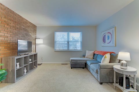 Central & Cozy 1BR near Hall of Fame/Airport