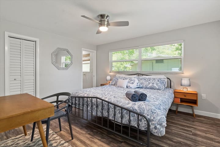 Შესანიშნავი კომფორტული ლეიბი. ყველა მათგანი ერთნაირი ბრენდი და მოდელია. Განსხვავებული, უფრო კომფორტული მაგიდის სკამი ახლა.