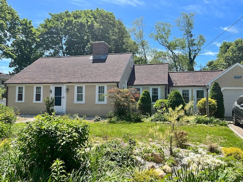 Successful Airbnb property: Beach and Dining without a Car—Falmouth Village! in Falmouth