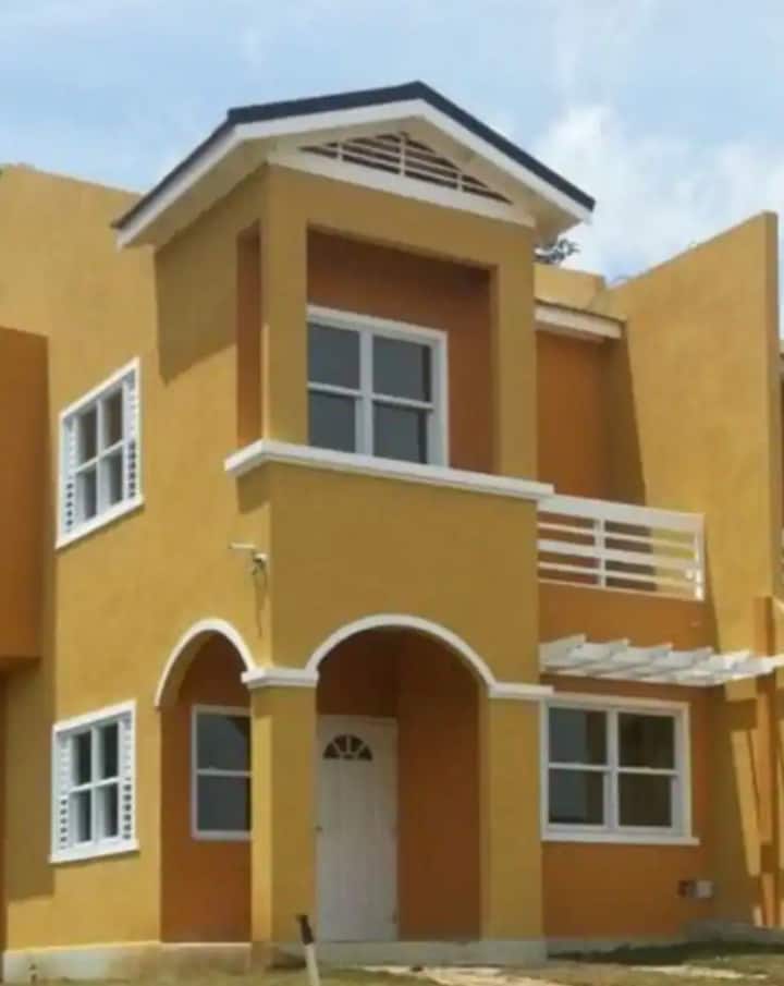 Cozy 2 Bed Room Townhouse in St. Ann Townhouses for Rent in Runaway