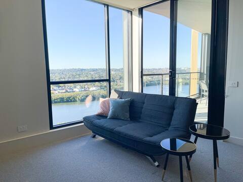 Luxury @ Wentworth Point /2 Bd / Parking / Views