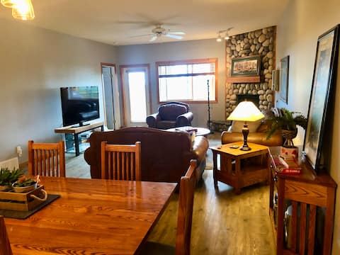 Top performing Airbnb: Ski In-out / Golf 2 bedroom spacious condo in Kimberley