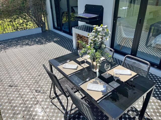 Tranquil Garden Apartment gallery image 4