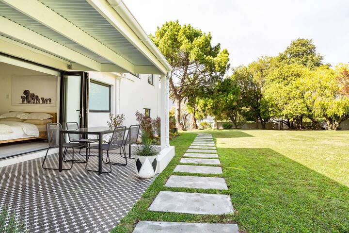 Tranquil Garden Apartment