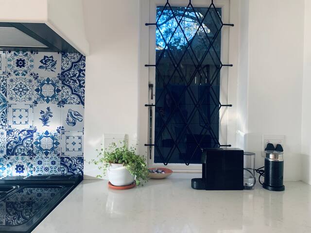 Beautiful large Tudor style home gallery image 4