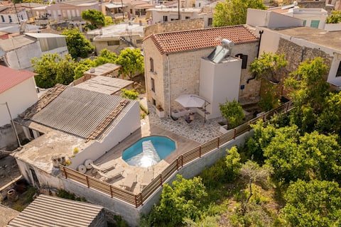 Antama Living: Lux Stone House with Pool & BBQ