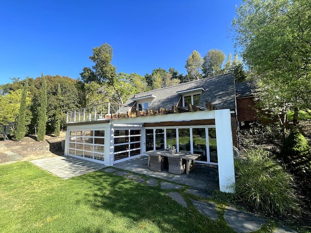 Stunning Guesthouse in Portola Valley gallery image 4