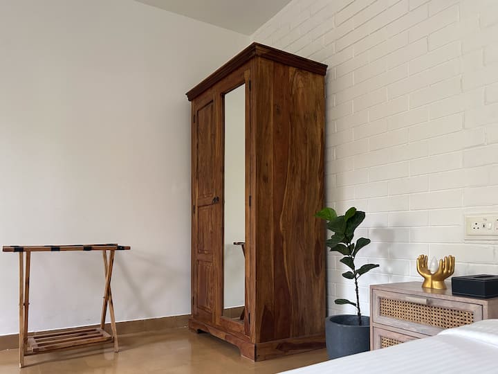 Bedroom 1 image 2