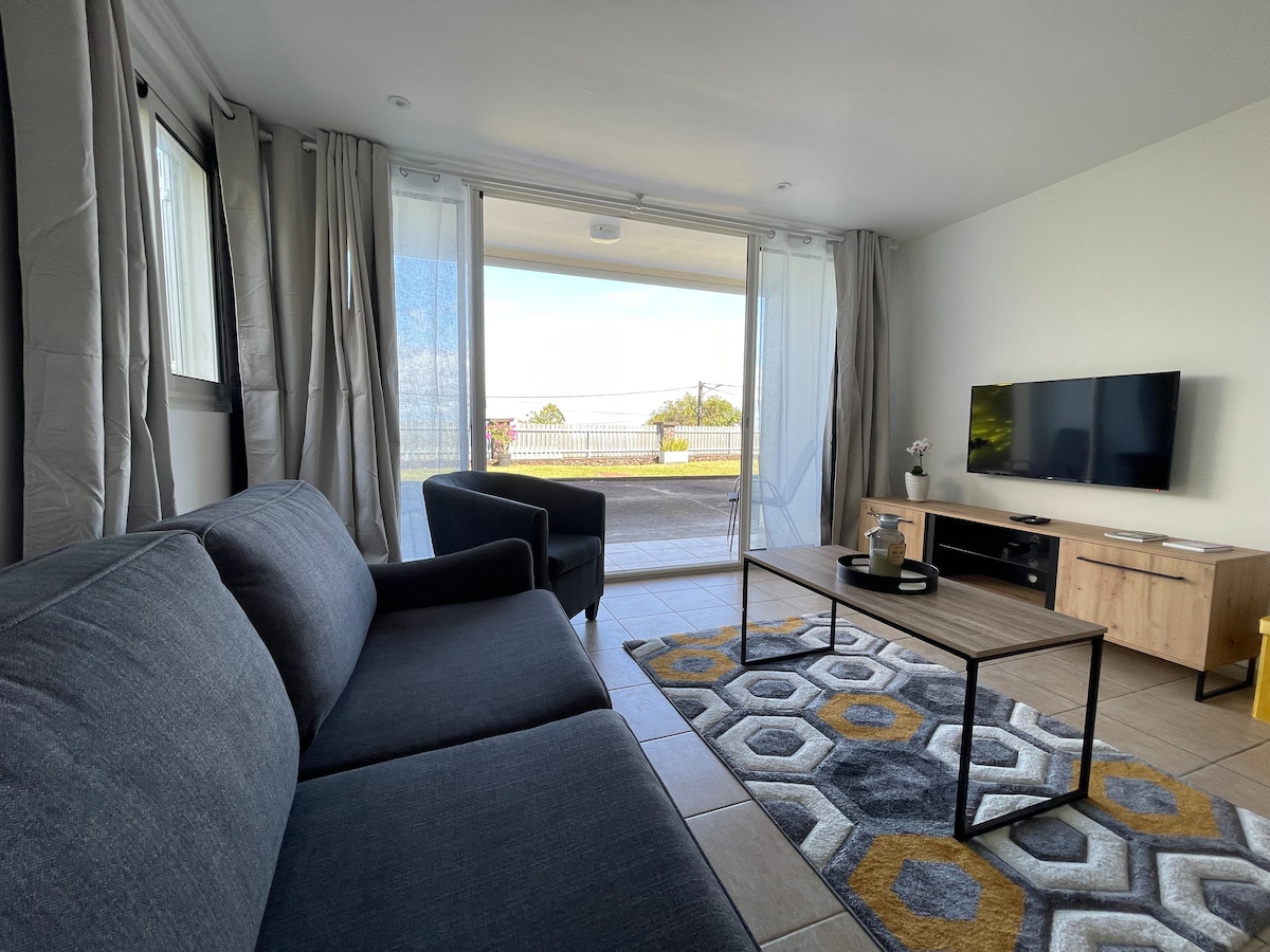 Anuncio de Airbnb popular: O Soleya T2 on the ground floor €50/night for 4 adults en Saint Joseph