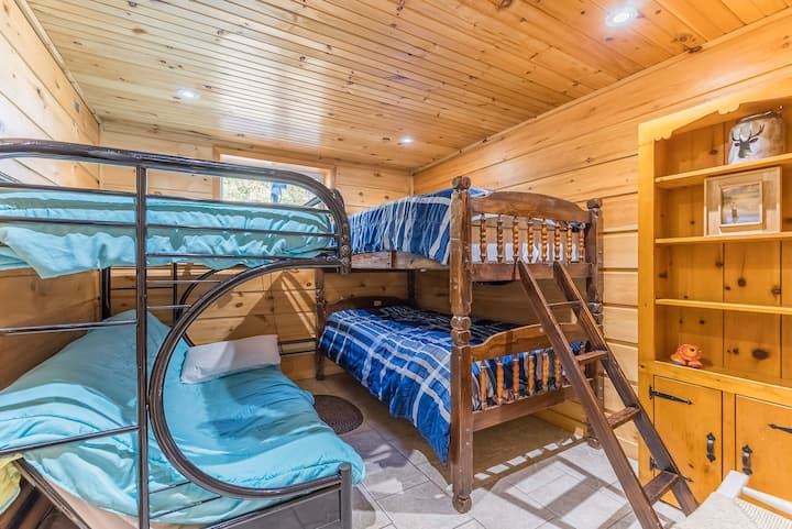 Dhomë krevati në bodrum