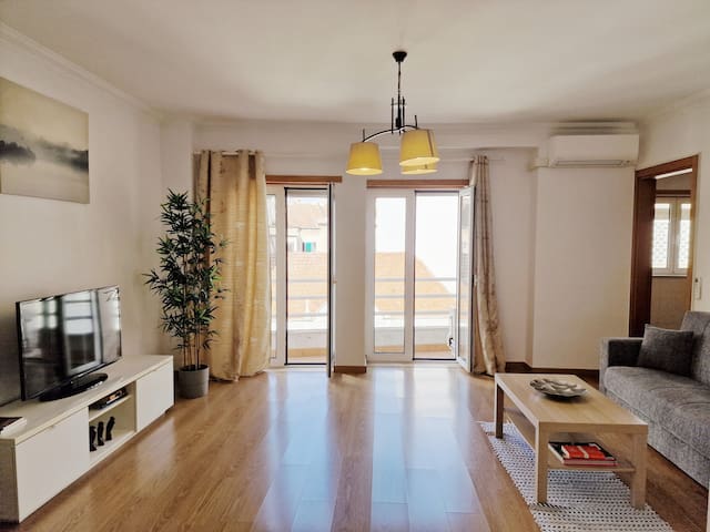 Lovely duplex w/ Terrace&AC near Parque das Nações