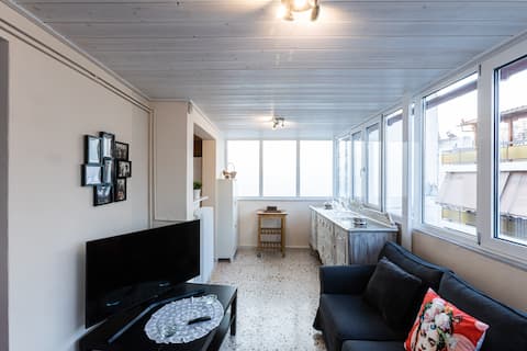 Top Airbnb: Ami's Apartment in Athens in ΛΟΦΟΣ ΛΑΜΠΡΑΚΗ