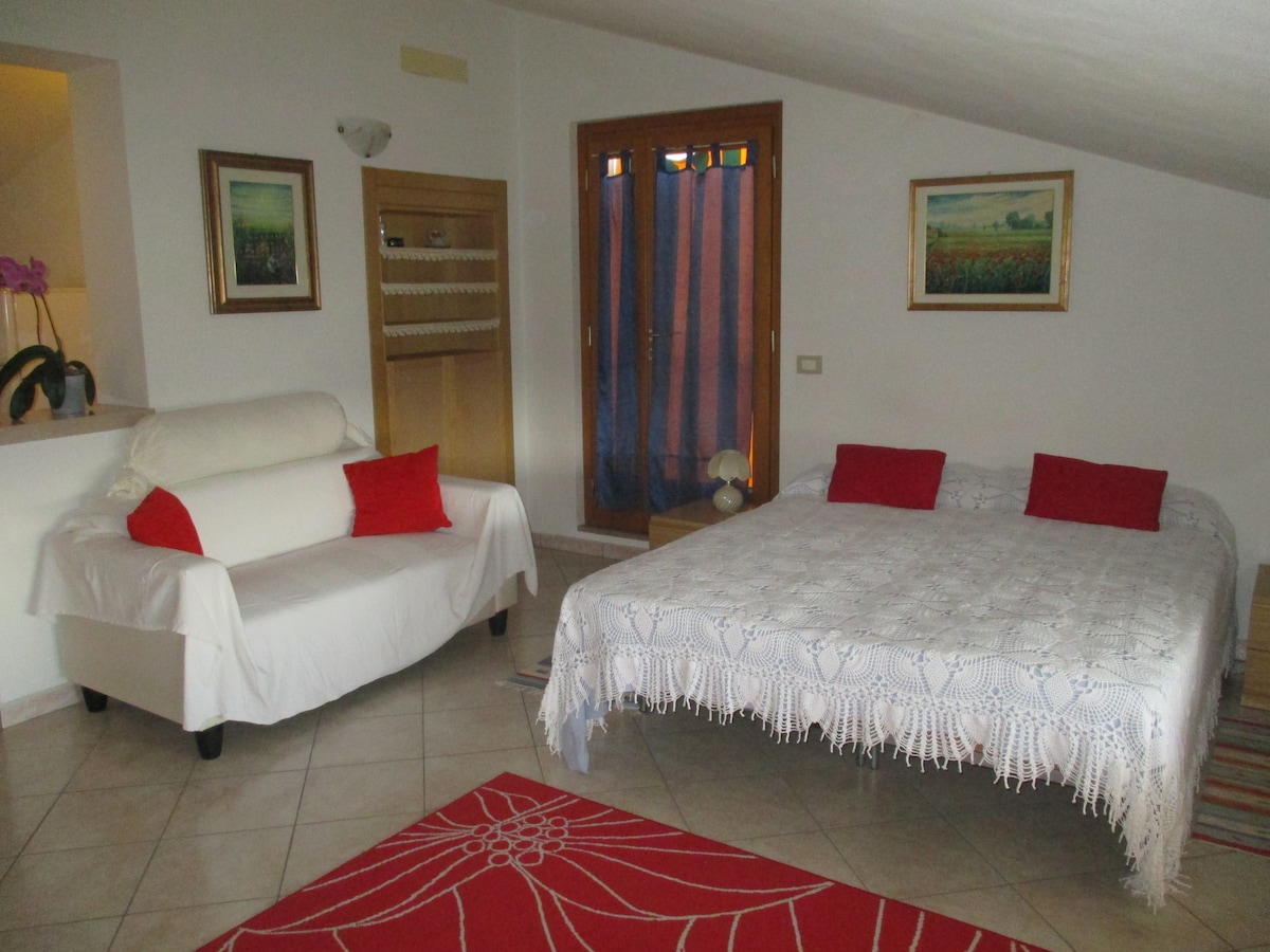 otvoreni prostor dnevni boravak s 2 kreveta