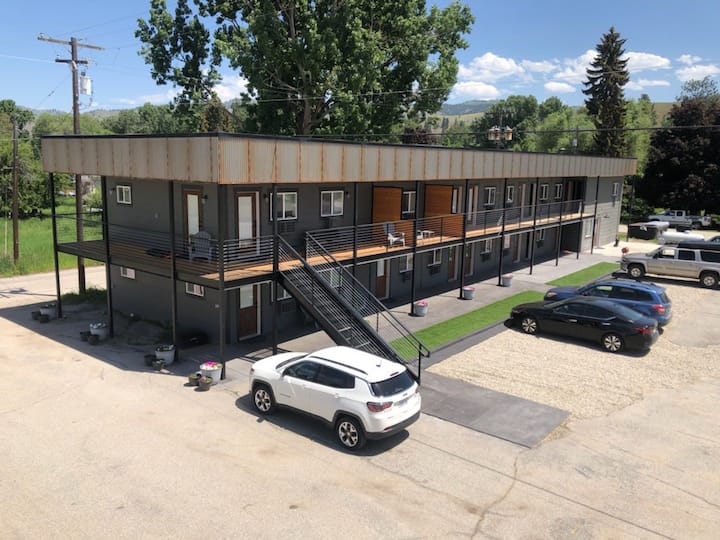 Lavish Suite w/balcony in Downtown Darby Suite 6 Hotels for Rent in