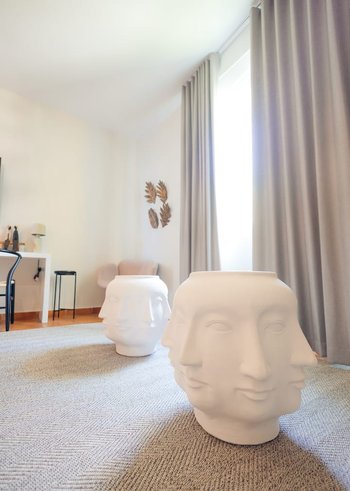 The recently renovated décor has an open and airy attitude in a mix of contemporary and exotic furnishings.