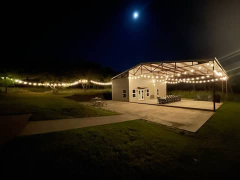 Convenient Country Retreat (12 miles to downtown)