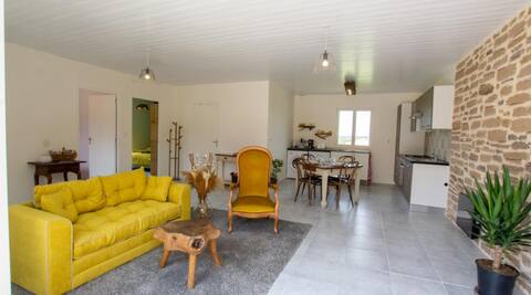 Charming detached house with private parking.