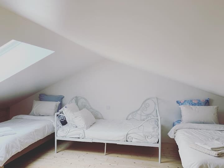 Mezzanine " la cabane" only for self-contained children. Low ceiling height!
( 1m80 only at ceiling point)