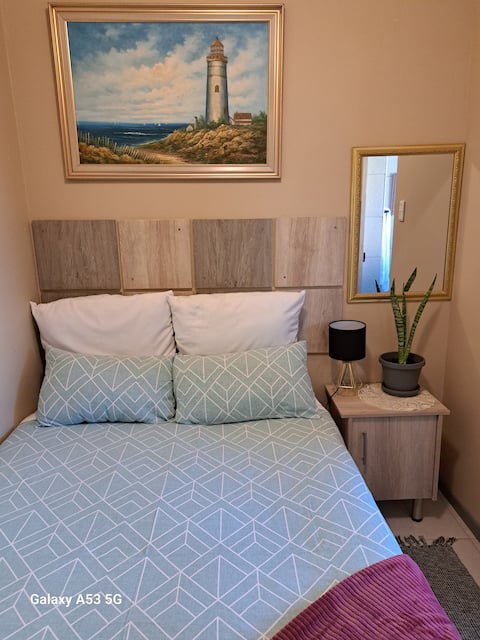 2Fiftysix on Second
 Mod Studio Flat for couples