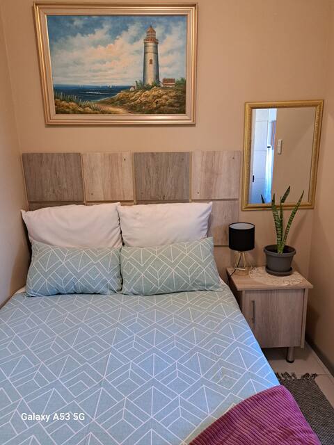 2Fiftysix on Second
Mod Studio Flat for couples